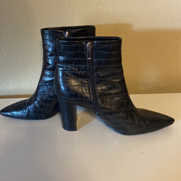 Black snake skin pointed toe booties - Picture 4 of 4